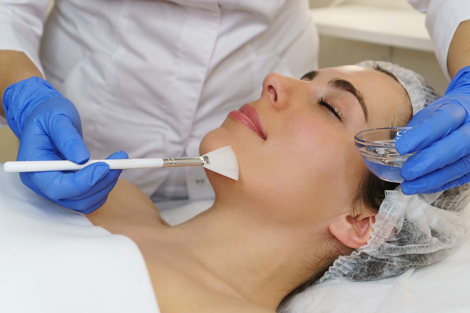 Ultrasonic face cleaning. Spa